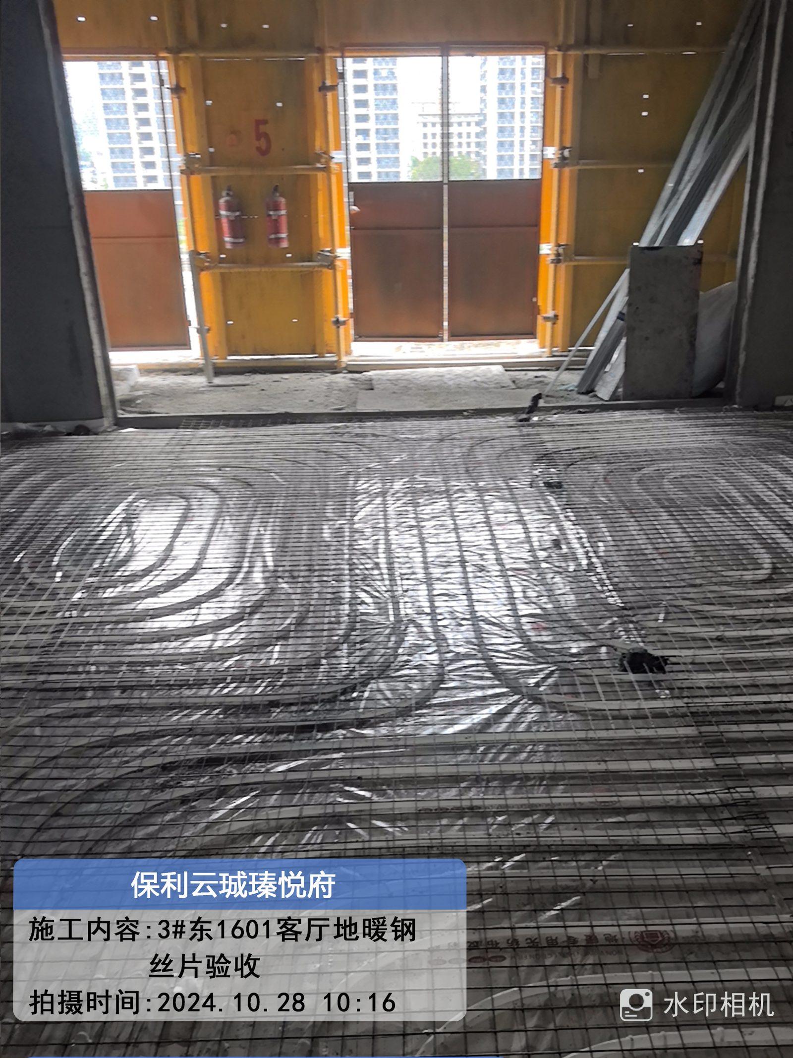地暖怎么选？水地暖、电地暖、暖气片、二联供四种方案全对比