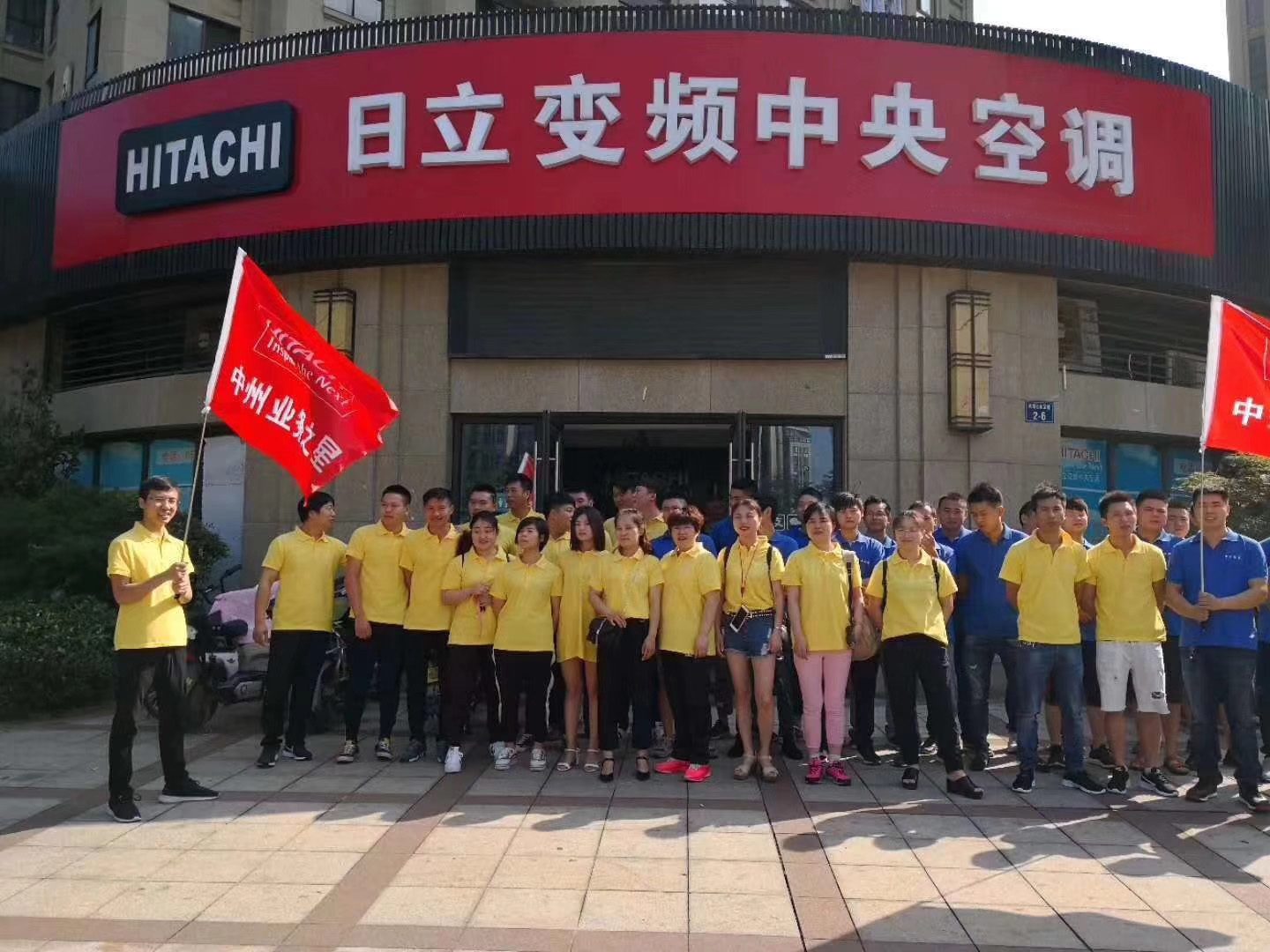 中州暖通自有施工团队成员现场照 2